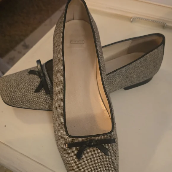 COACH Women's Black and Cream Bow Loafers - Picture 1 of 6